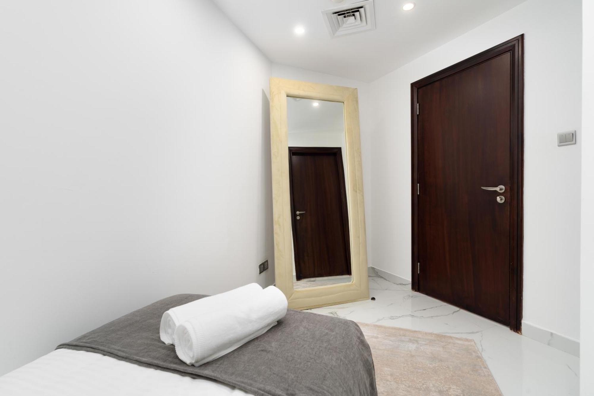 Al Bateen Residences - Ultimate Luxurious Three Bedroom Maid's Apartment